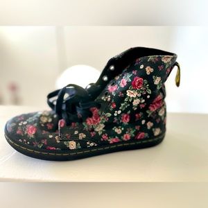 Doc Martens Size 7 high top sneaker
